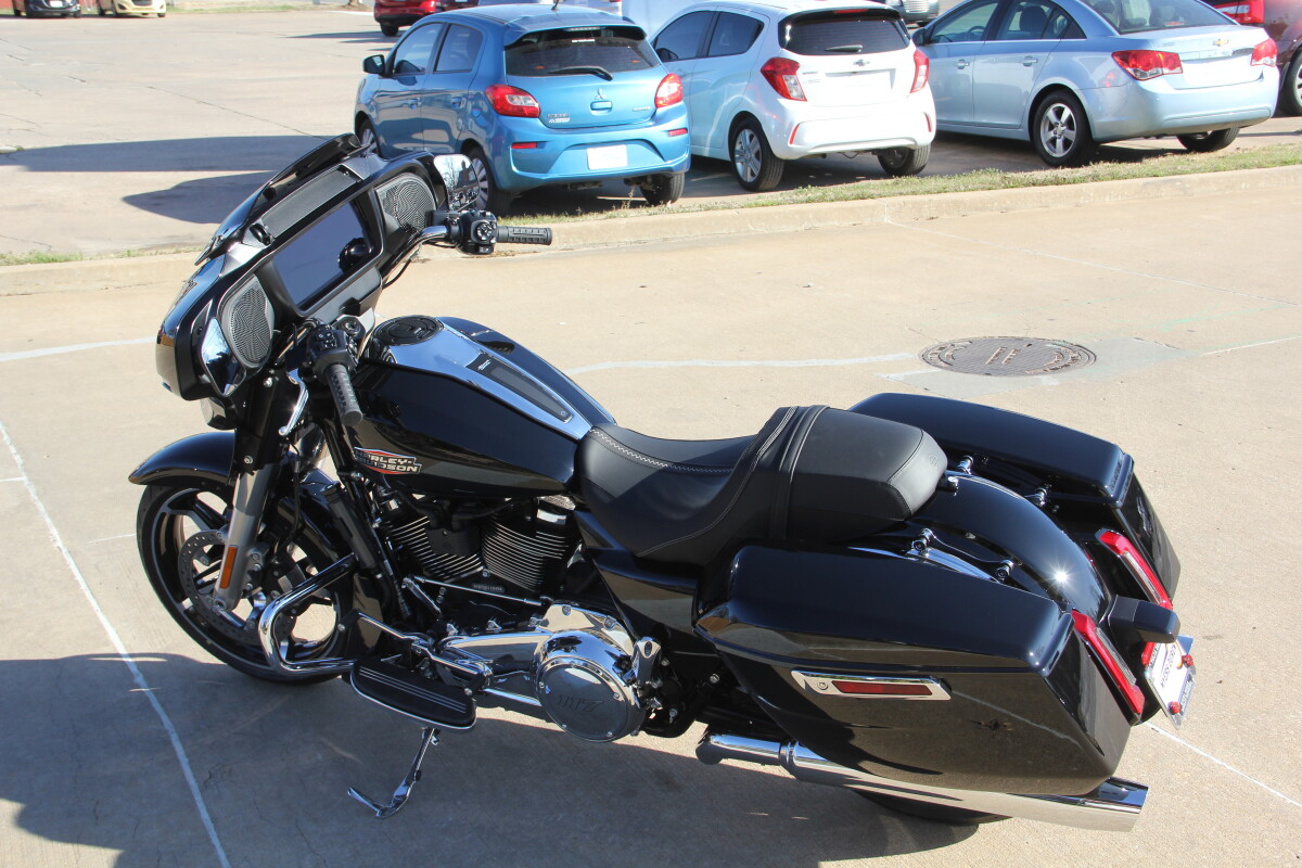2025 Harley-Davidson Street Glide Vivid Black - Photo 7