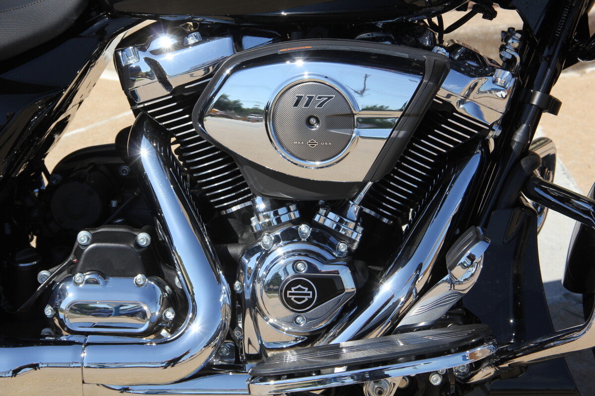 2025 Harley-Davidson Road Glide Vivid Black - Photo 10