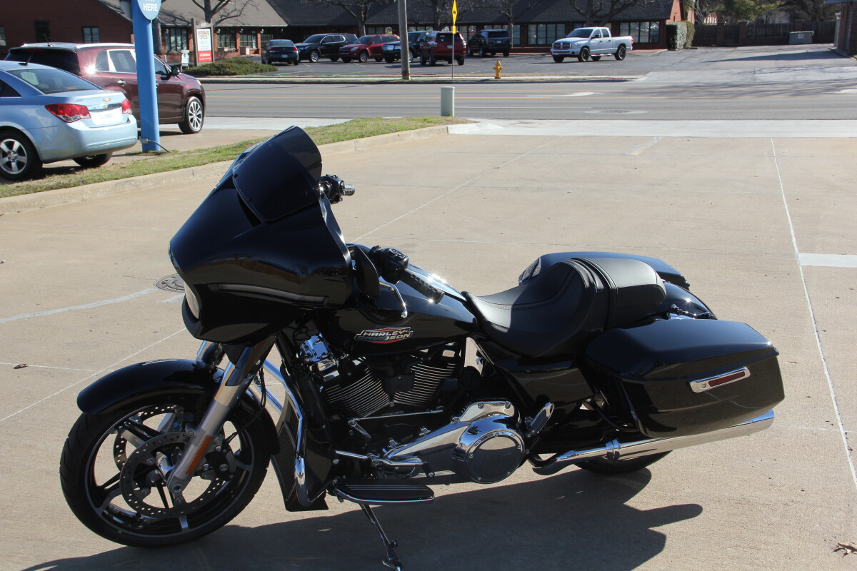 2025 Harley-Davidson Street Glide Vivid Black - Photo 6