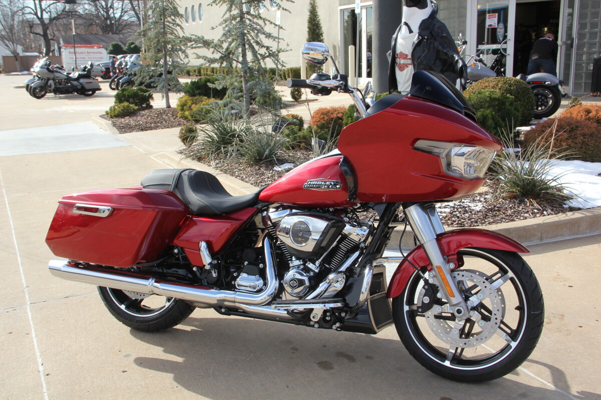2025 Harley-Davidson Road Glide Brilliant Red - Photo 4