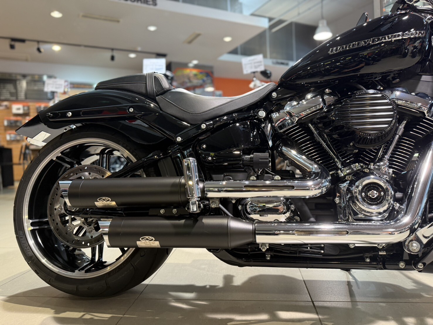 ✨特選中古車✨ブレイクアウトのご紹介 | Harley-Davidson® 新宿