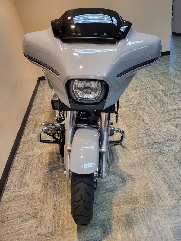 2025 Harley-Davidson® Street Glide® Billiard Gray FLHX, photo 7