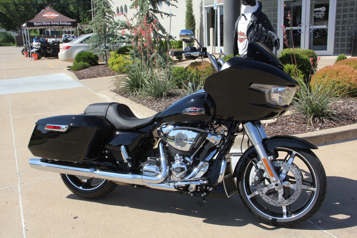 2025 Harley-Davidson Road Glide Vivid Black - Photo 4