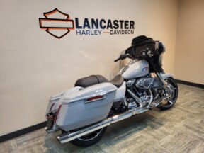 2025 Harley-Davidson® Street Glide® Billiard Gray FLHX thumb 1