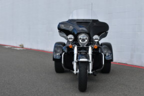 2022 Harley-Davidson® Tri Glide® Ultra FLHTCUTG thumb 1