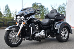 2022 Harley-Davidson® Tri Glide® Ultra FLHTCUTG thumb 0