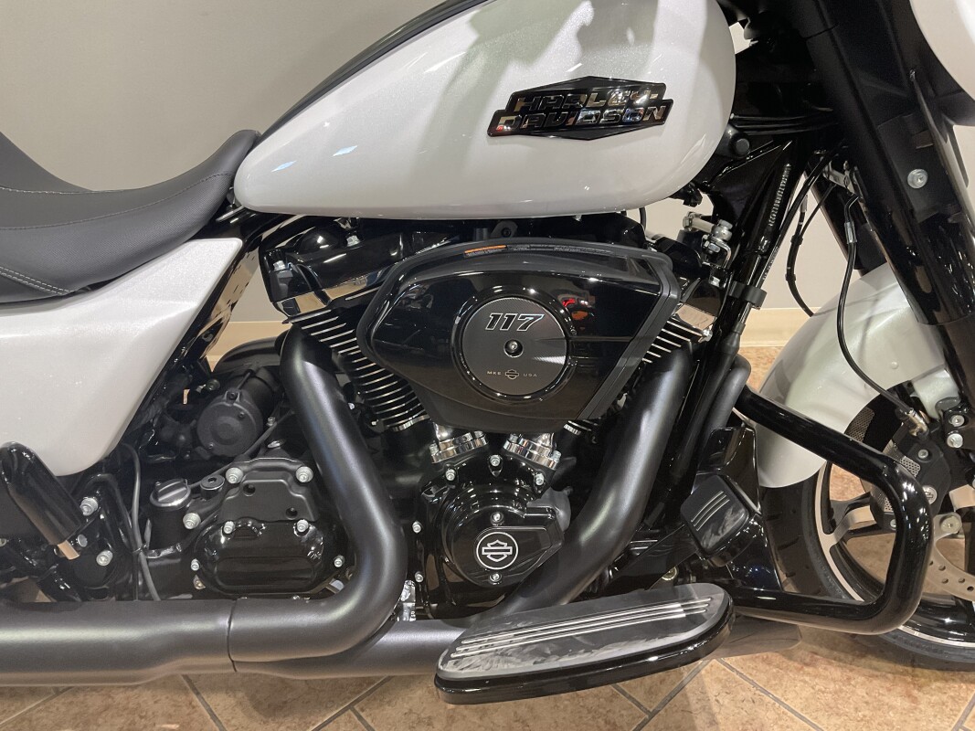 2025 Harley-Davidson Street Glide White Onyx Pearl - Black Finish FLHX - Photo 2