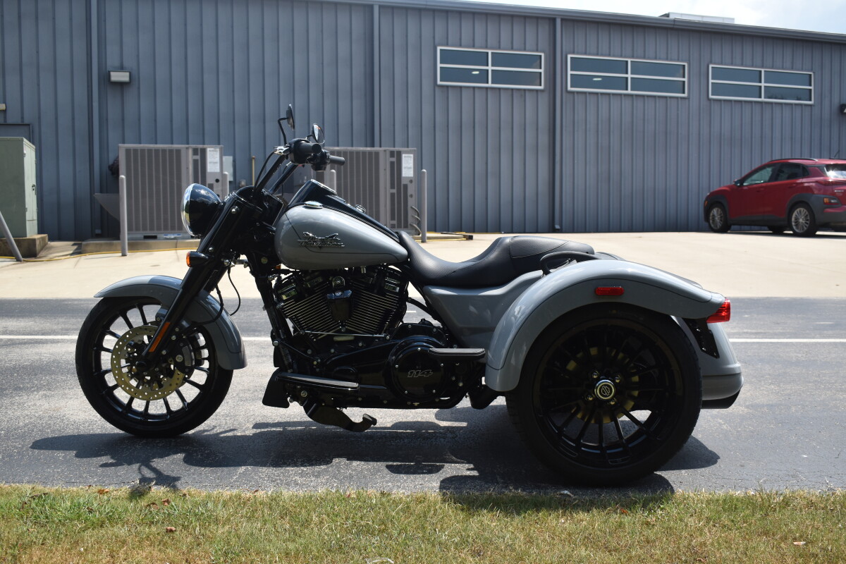 2025 Freewheeler – Hot Rod Attitude on Three - Photo 5