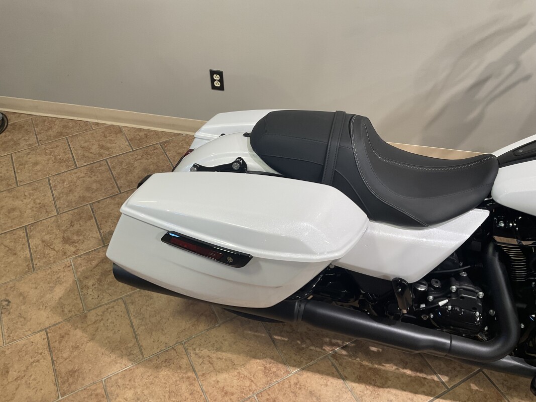 2025 Harley-Davidson Road Glide White Onyx Pearl - Black Finish FLTRX - Photo 5