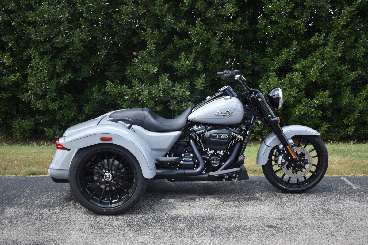 2025 Freewheeler – Hot Rod Attitude on Three