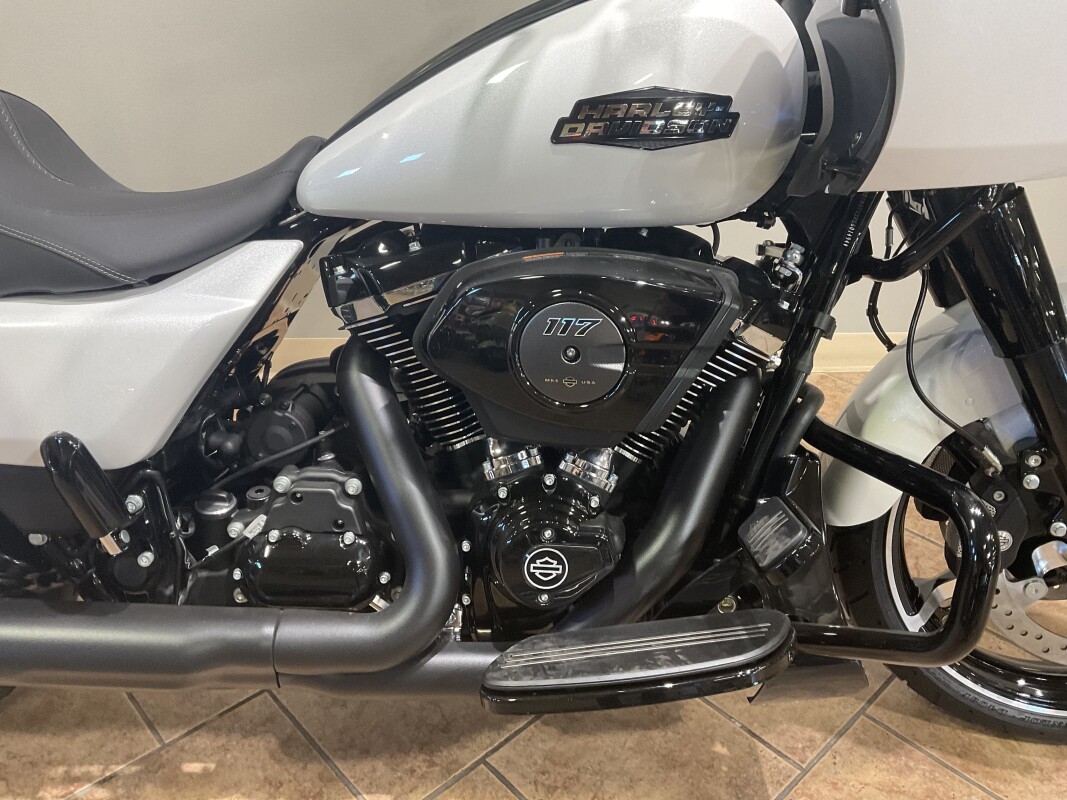 2025 Harley-Davidson Road Glide White Onyx Pearl - Black Finish FLTRX - Photo 2