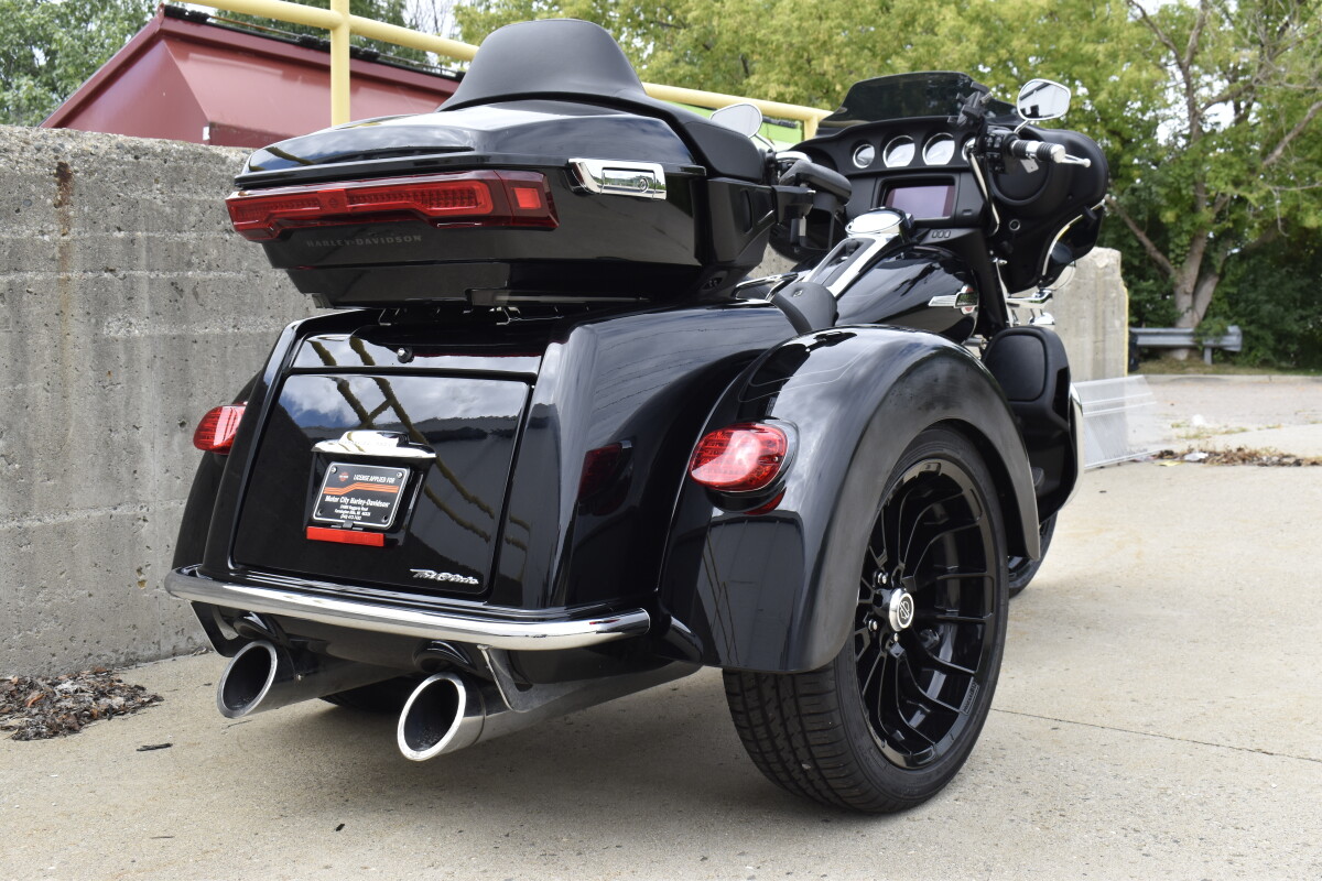 2023 Harley-Davidson Tri Glide Ultra FLHTCUTG - Photo 9