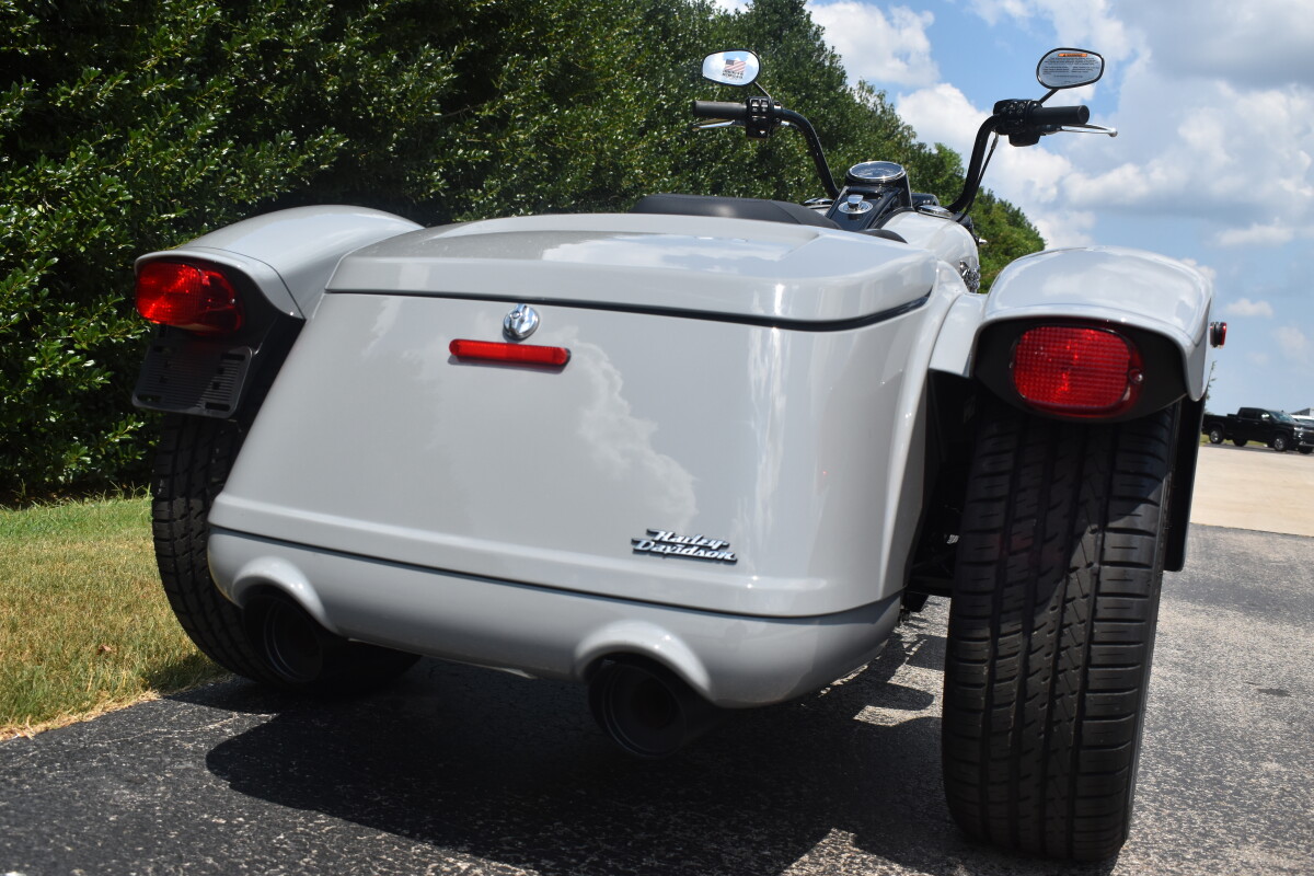 2025 Freewheeler – Hot Rod Attitude on Three - Photo 8