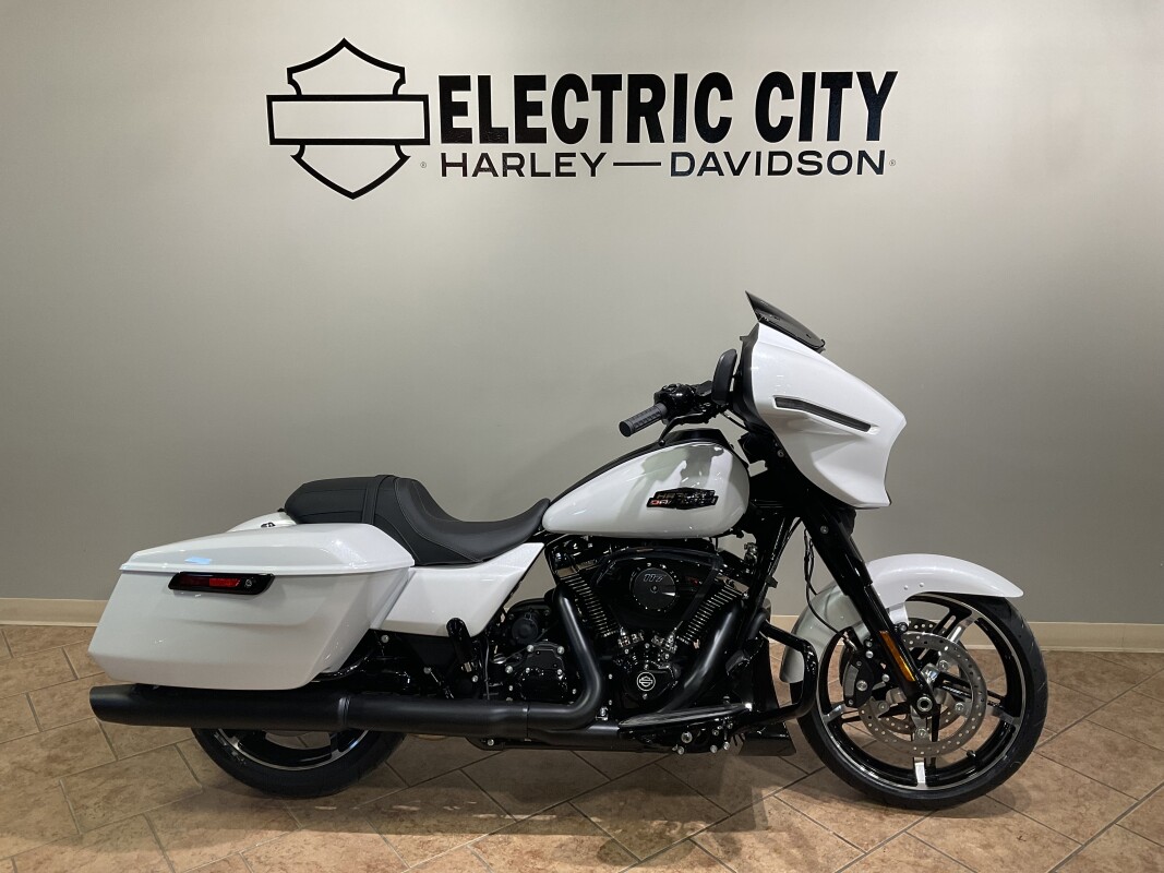 2025 Harley-Davidson Street Glide White Onyx Pearl - Black Finish FLHX