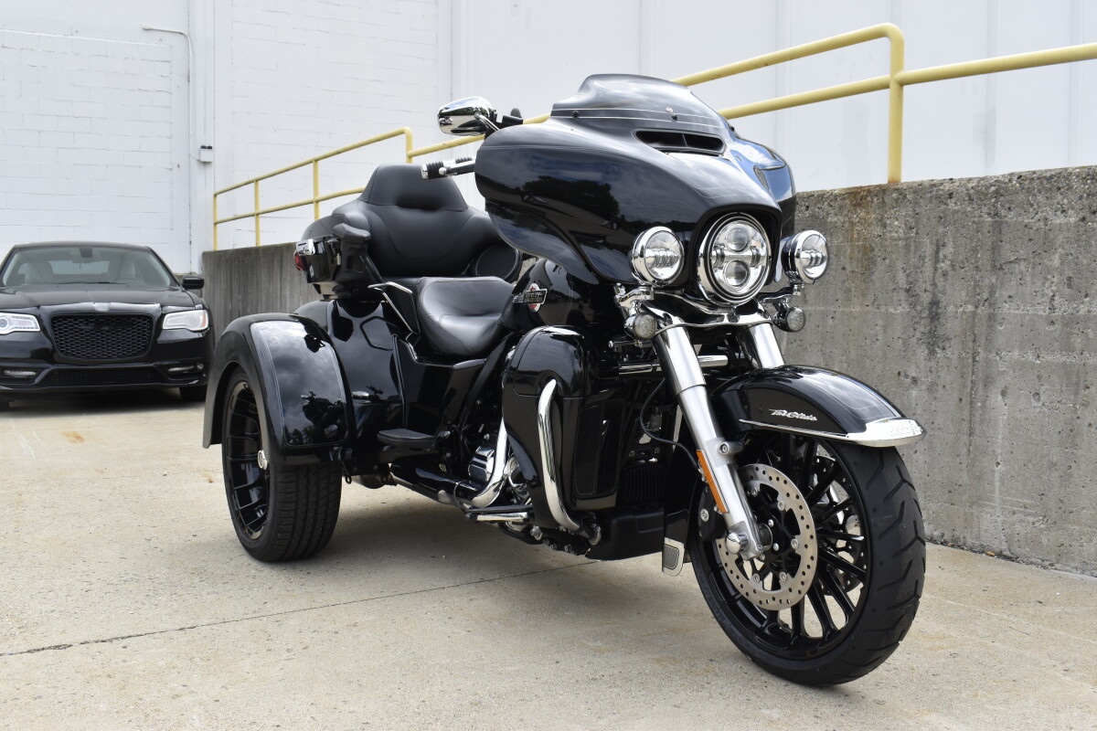 2023 Harley-Davidson Tri Glide Ultra FLHTCUTG - Photo 2