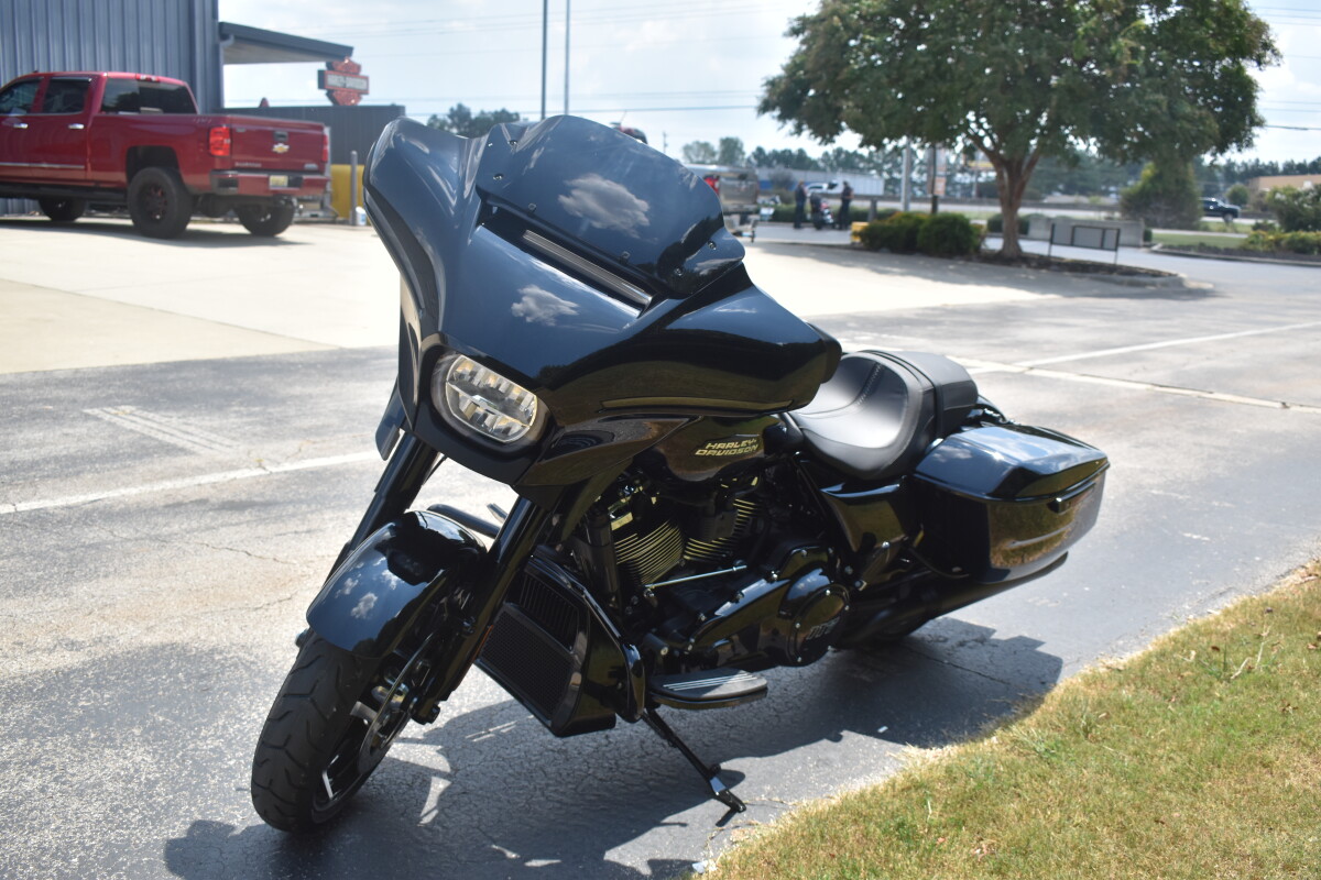 2025 Harley-Davidson Street Glide | Iconic Touring Cruiser - Photo 4