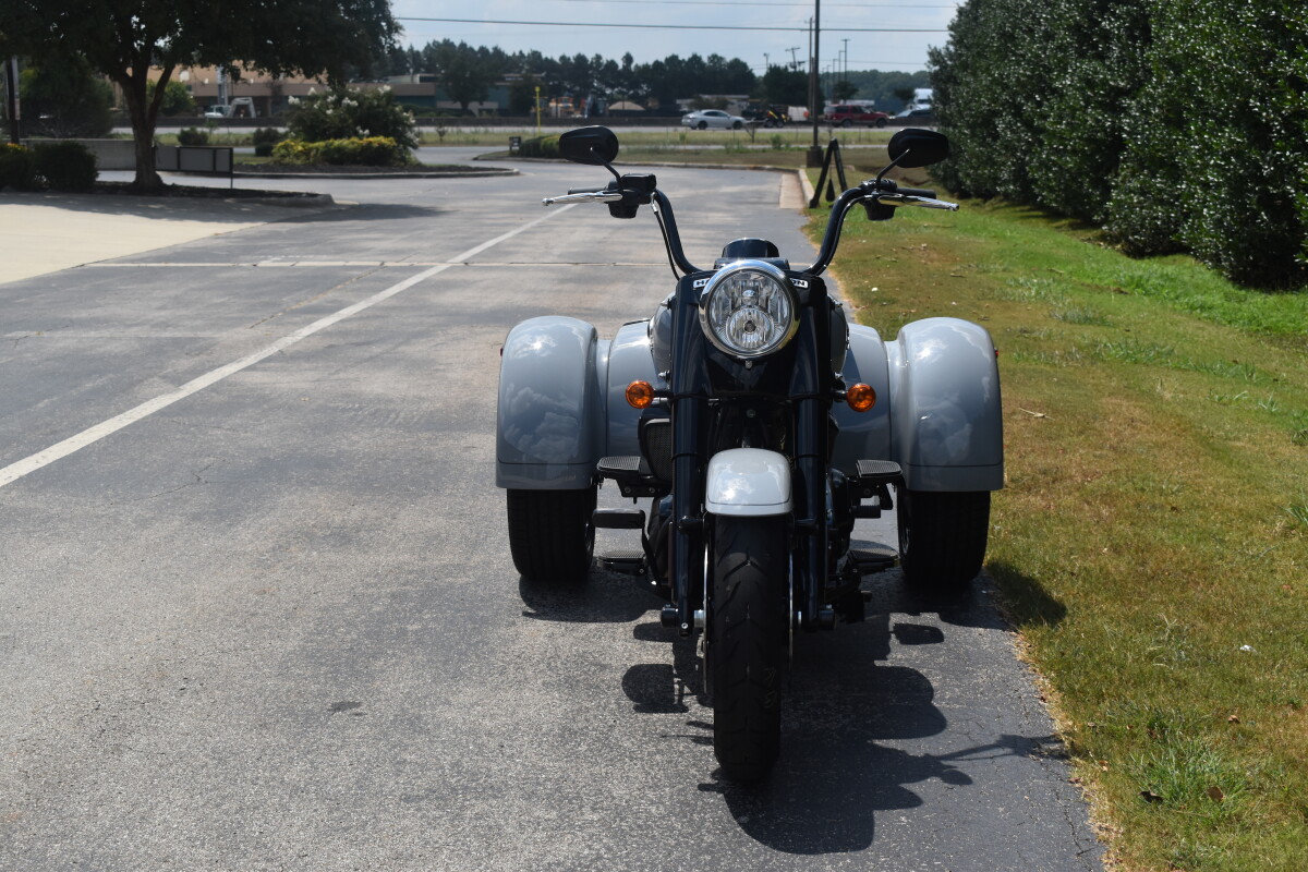 2025 Freewheeler – Hot Rod Attitude on Three - Photo 3