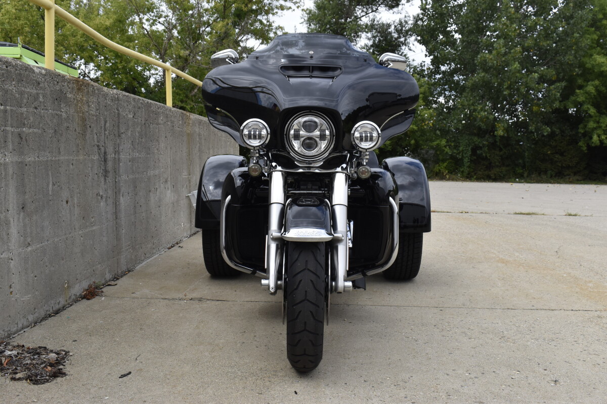 2023 Harley-Davidson Tri Glide Ultra FLHTCUTG - Photo 3
