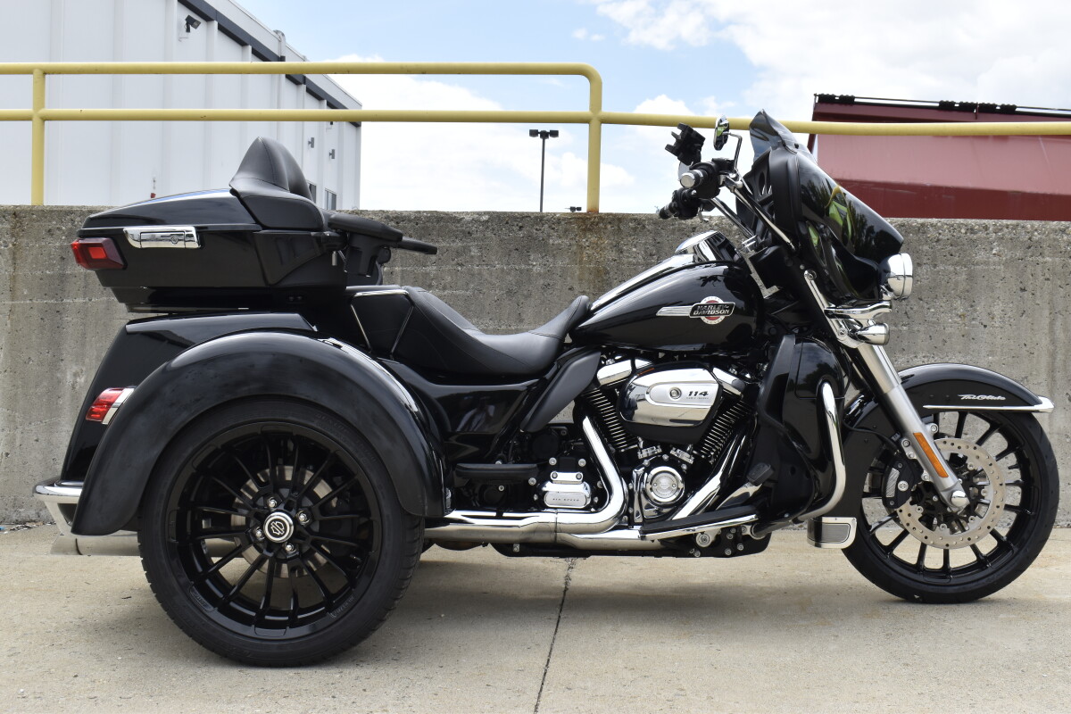 2023 Harley-Davidson Tri Glide Ultra FLHTCUTG