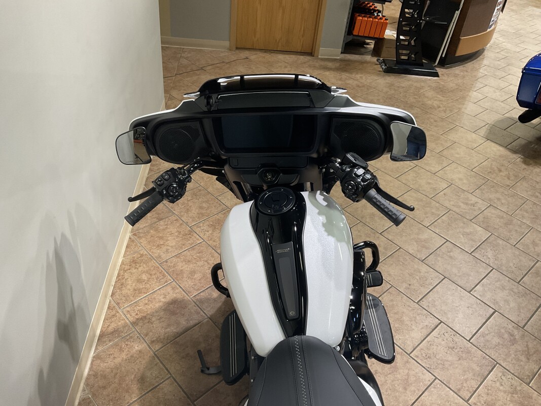 2025 Harley-Davidson Street Glide White Onyx Pearl - Black Finish FLHX - Photo 6
