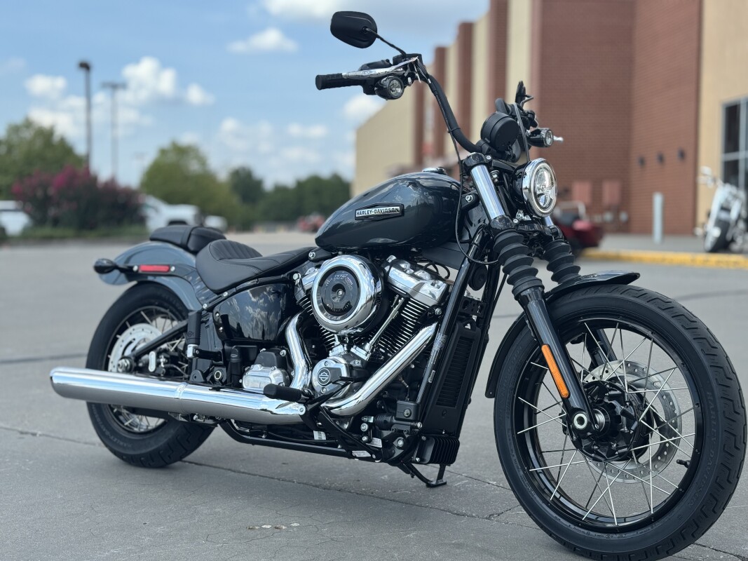 2025 Harley-Davidson Street Bob FXBB Iron Horse Metallic w/Cast Wheels - Photo 2