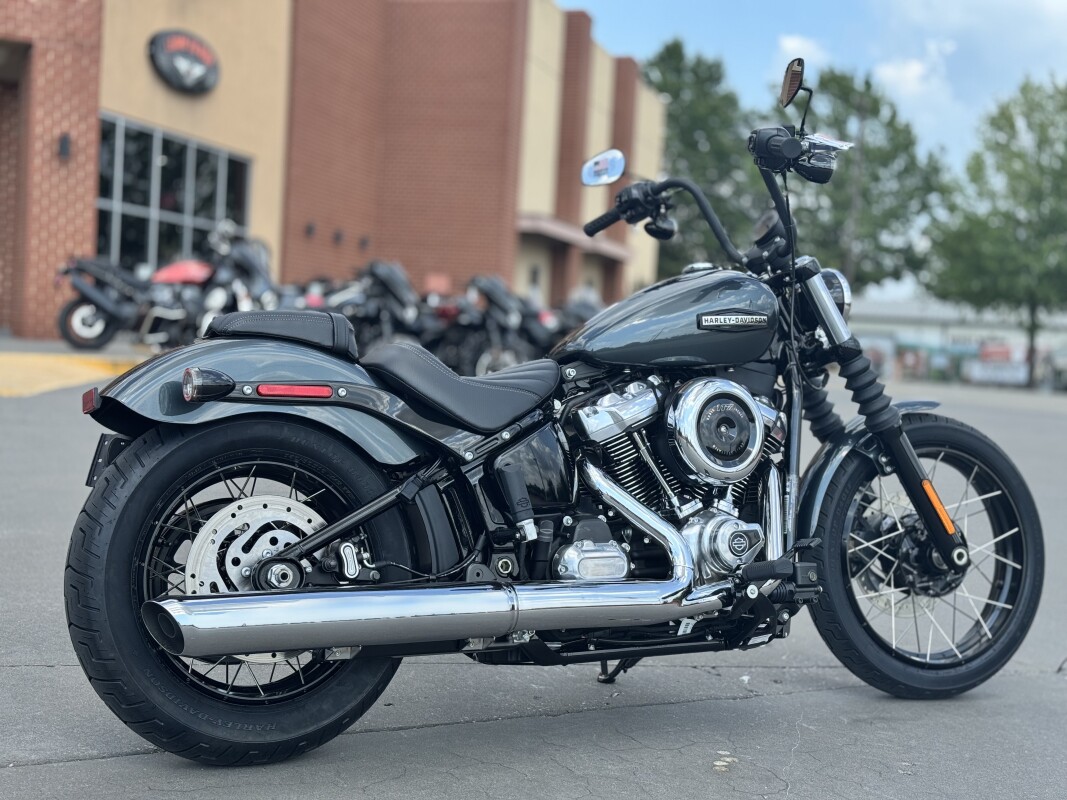 2025 Harley-Davidson Street Bob FXBB Iron Horse Metallic w/Cast Wheels - Photo 3
