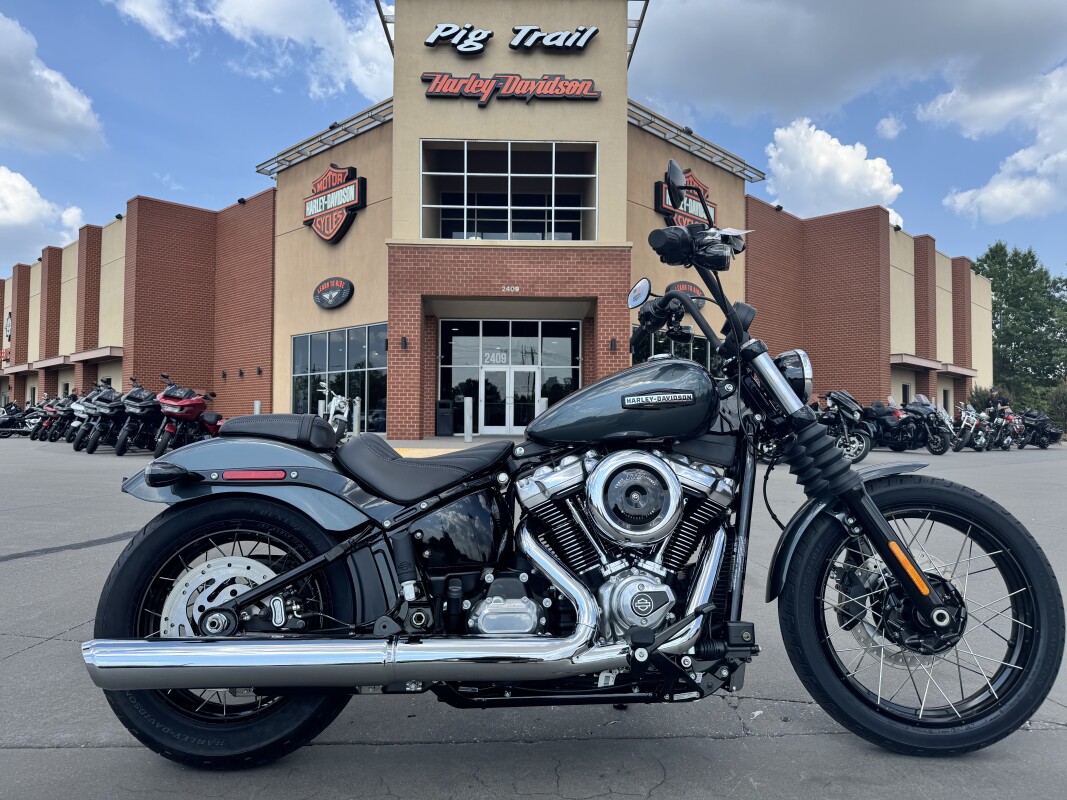2025 Harley-Davidson Street Bob FXBB Iron Horse Metallic w/Cast Wheels