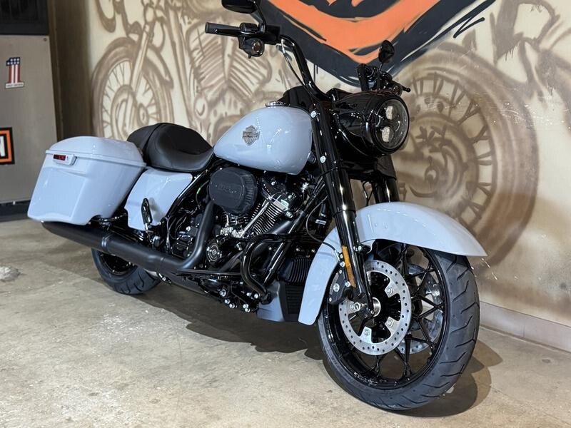 FLHRXS 2025 Road King Special - Photo 3