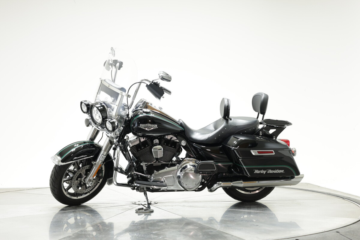 2014 HARLEY-DAVIDSON FLHR ROAD KING in Vivid Black with Pinstripe with 16,016 miles - Photo 9