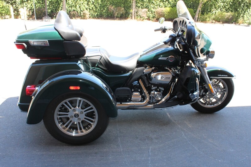 Harley-Davidson Tri Glide Ultra 2024 FLHTCUTG 84389953 ALPINE GRN/BLK W/ PIN