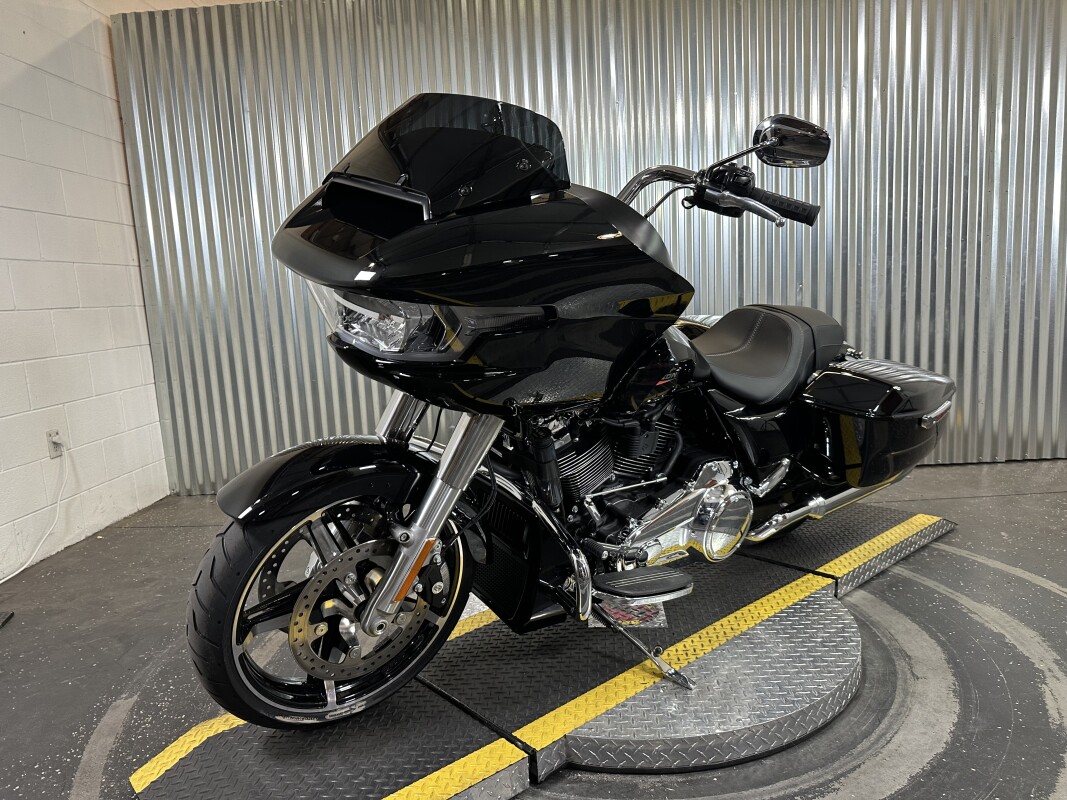 2025 Harley-Davidson Road Glide Vivid Black - Photo 4