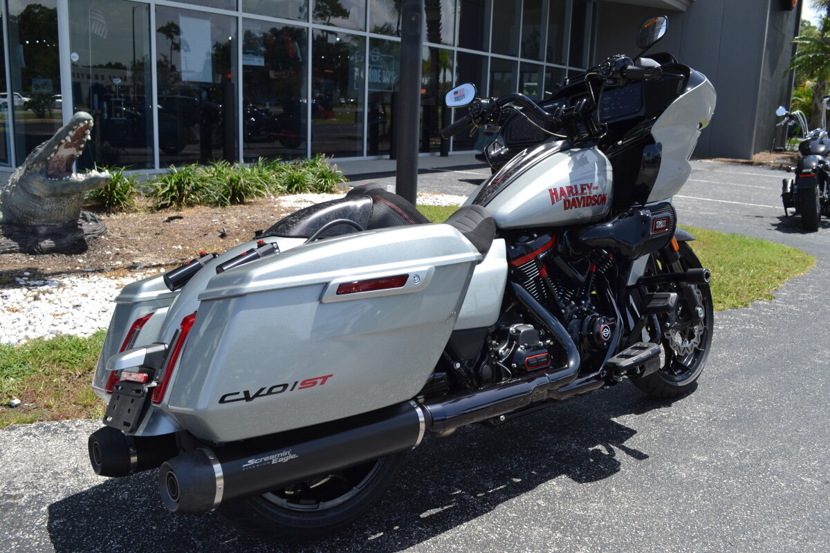 FLTRXSTSE 2025 CVO Road Glide ST - Photo 9
