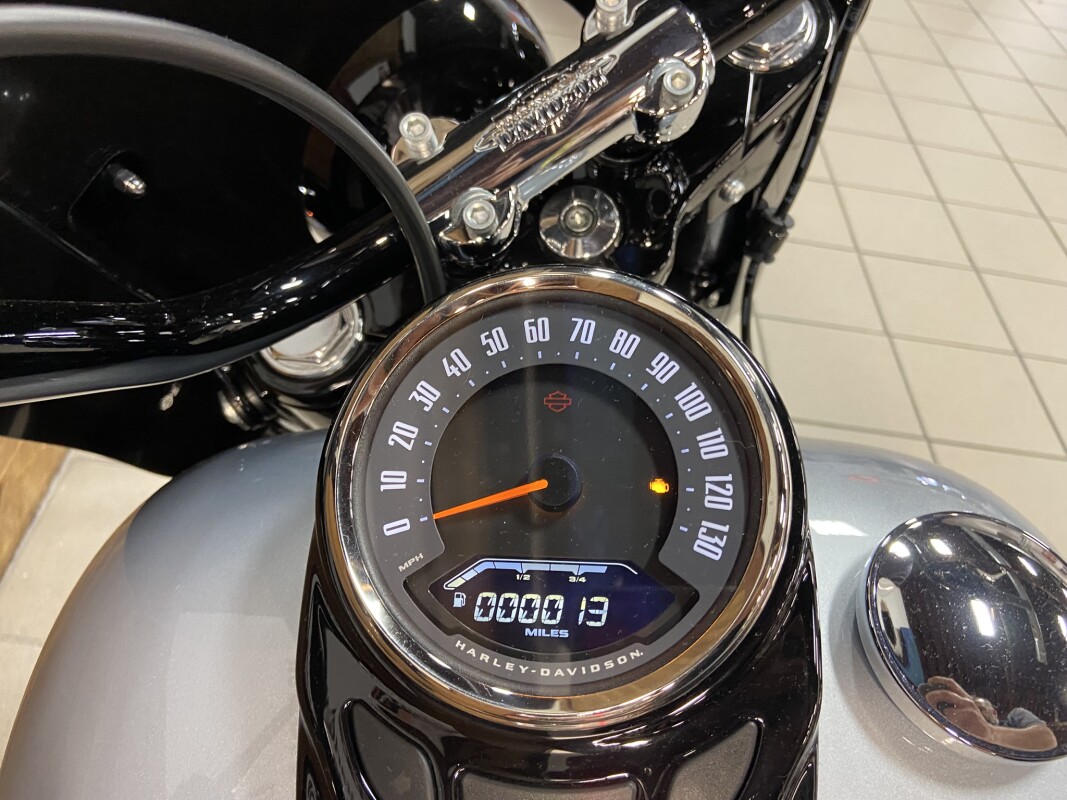 2024 Harley-Davidson Heritage Classic Atlas Silver Metallic - Black Finish FLHCS - Photo 7