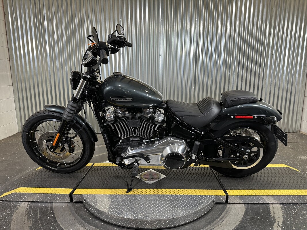 2025 Harley-Davidson Street Bob Iron Horse Metallic w/Spoke Wheels - Photo 5