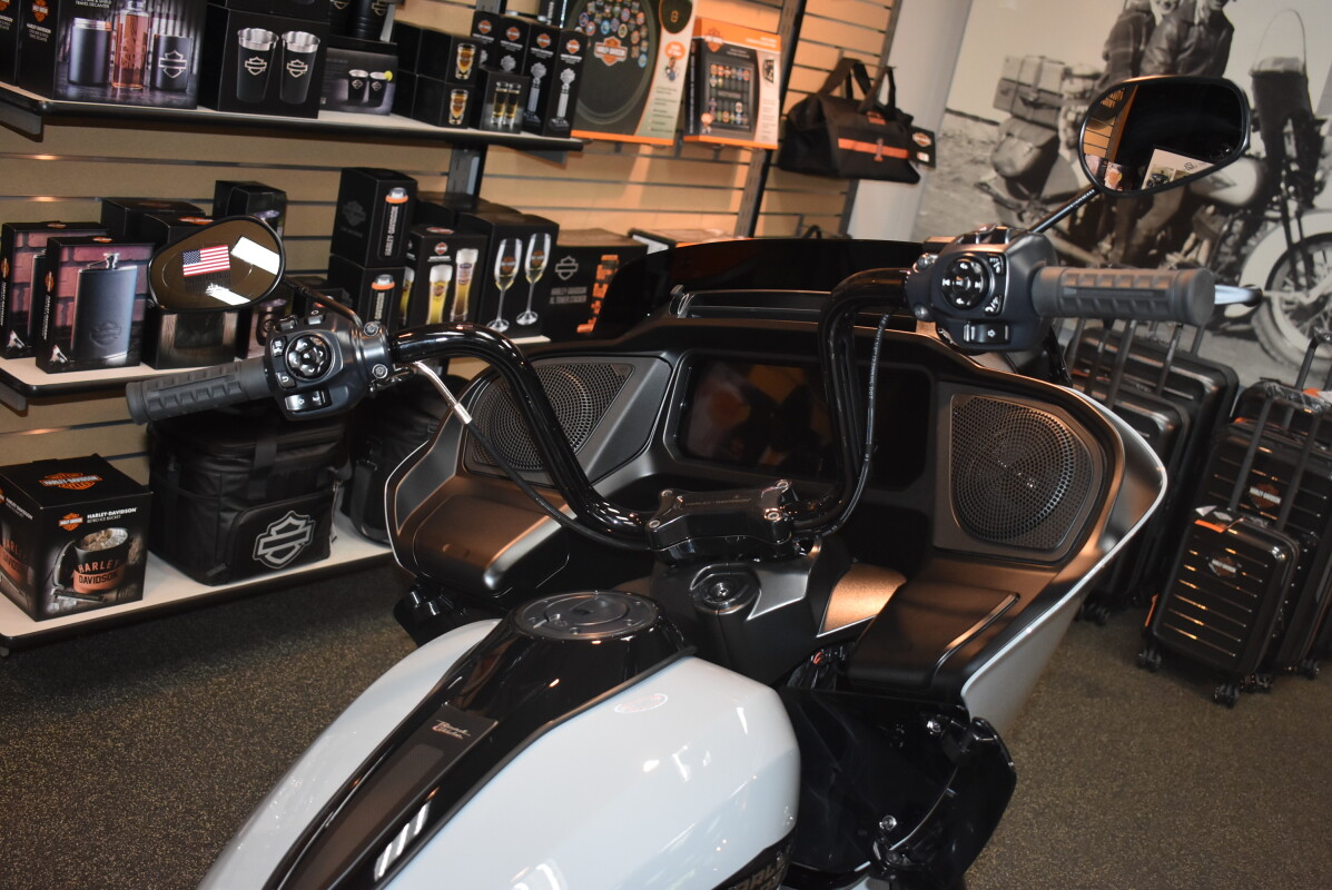 FLTRX 2025 Road Glide - Photo 10
