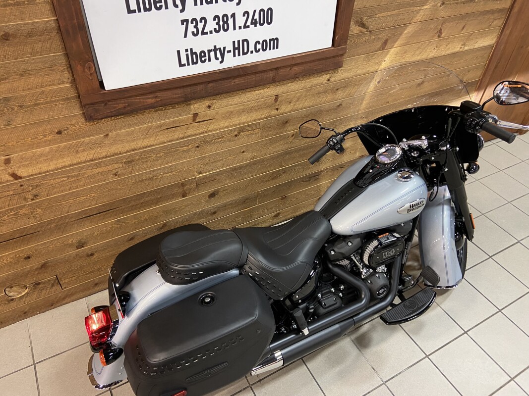 2024 Harley-Davidson Heritage Classic Atlas Silver Metallic - Black Finish FLHCS - Photo 8