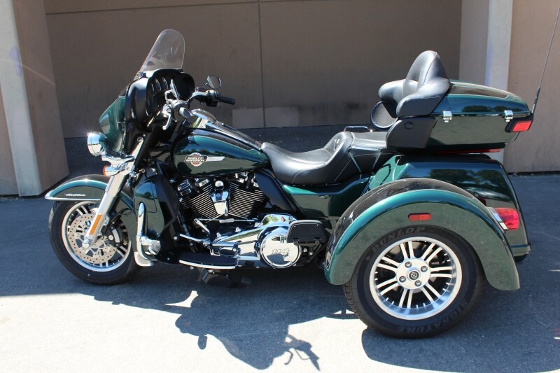 Harley-Davidson Tri Glide Ultra 2024 FLHTCUTG 84389953 ALPINE GRN/BLK W/ PIN - Photo 3