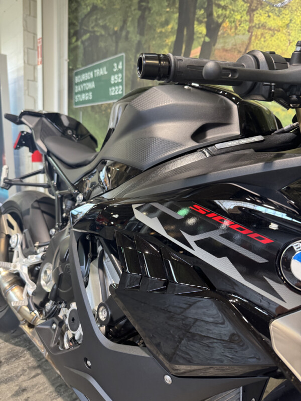 2025 BMW Motorrad S 1000 RR - Photo 2