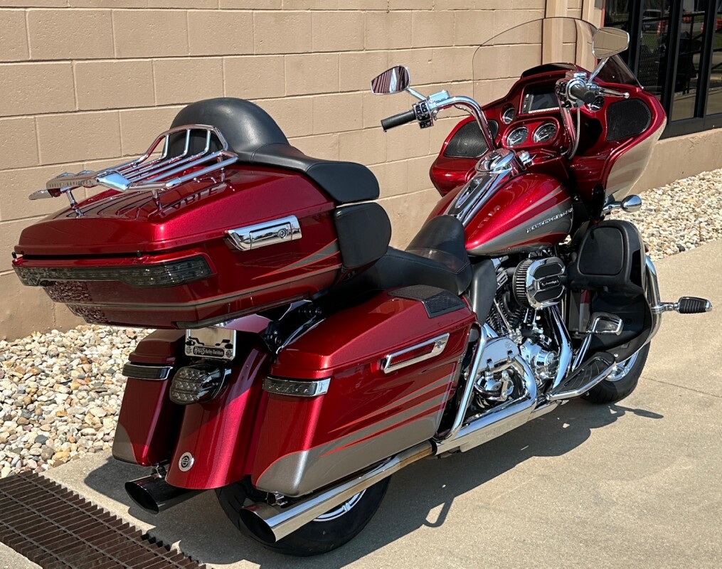 2016 Harley-Davidson CVO Road Glide Ultra Ruby Red/Palladium Silver - Photo 2