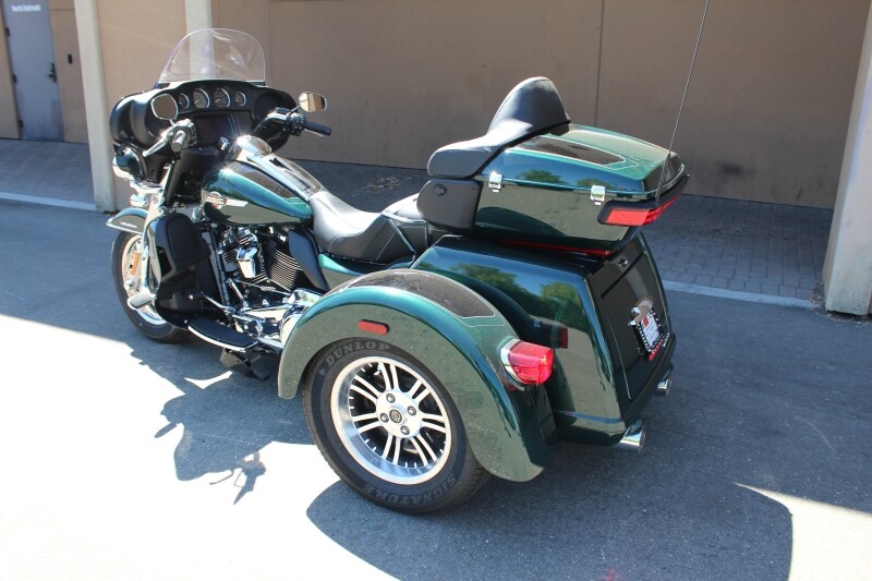 Harley-Davidson Tri Glide Ultra 2024 FLHTCUTG 84389953 ALPINE GRN/BLK W/ PIN - Photo 4