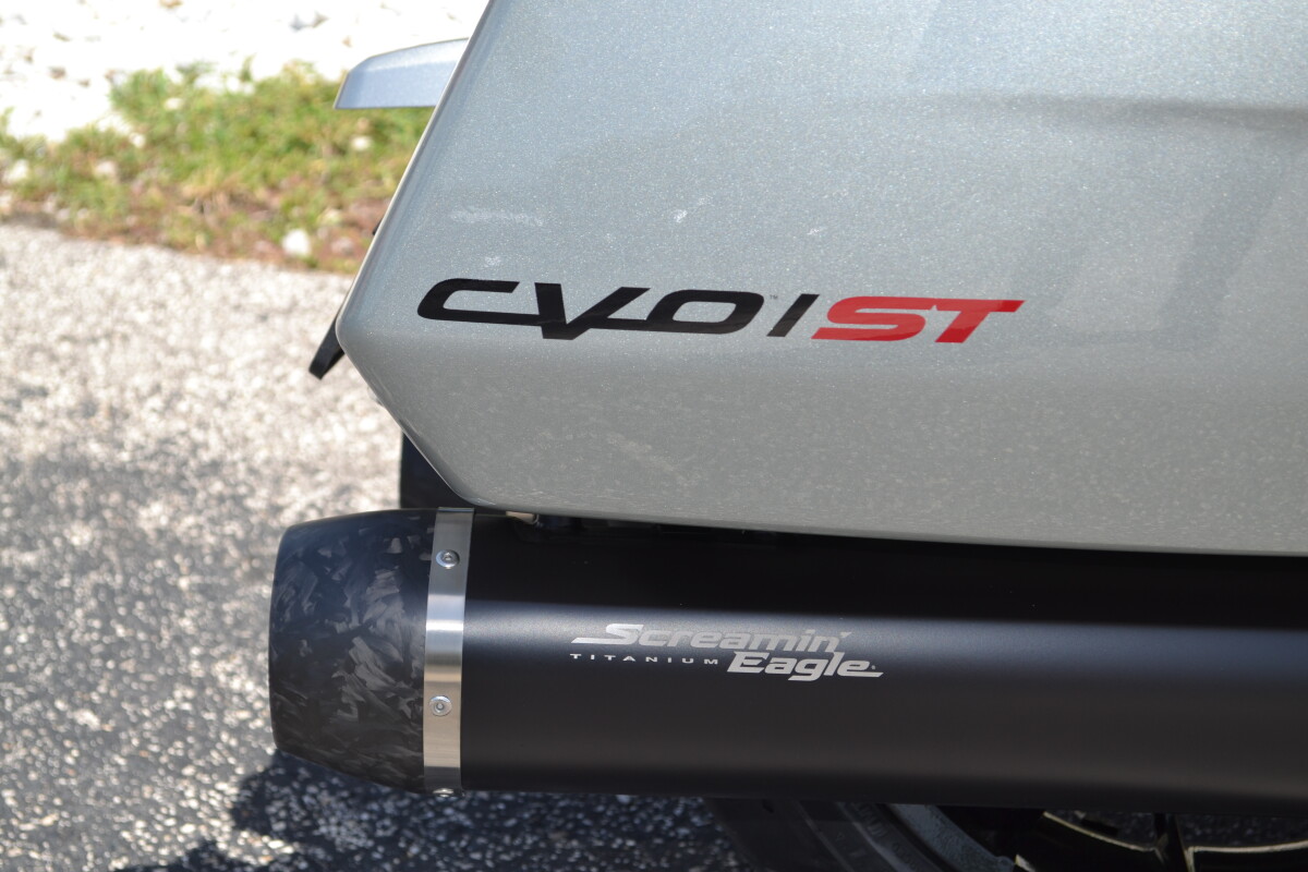 FLTRXSTSE 2025 CVO Road Glide ST - Photo 8