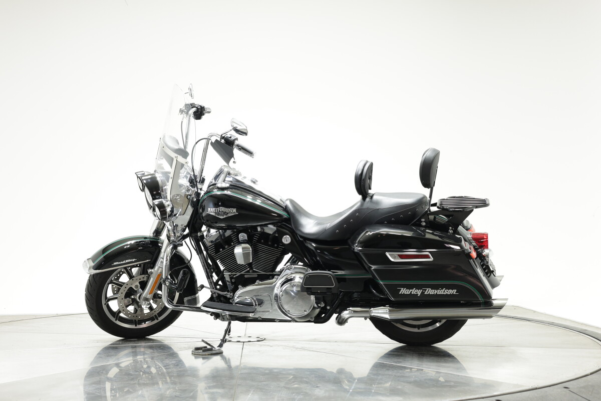 2014 HARLEY-DAVIDSON FLHR ROAD KING in Vivid Black with Pinstripe with 16,016 miles - Photo 10