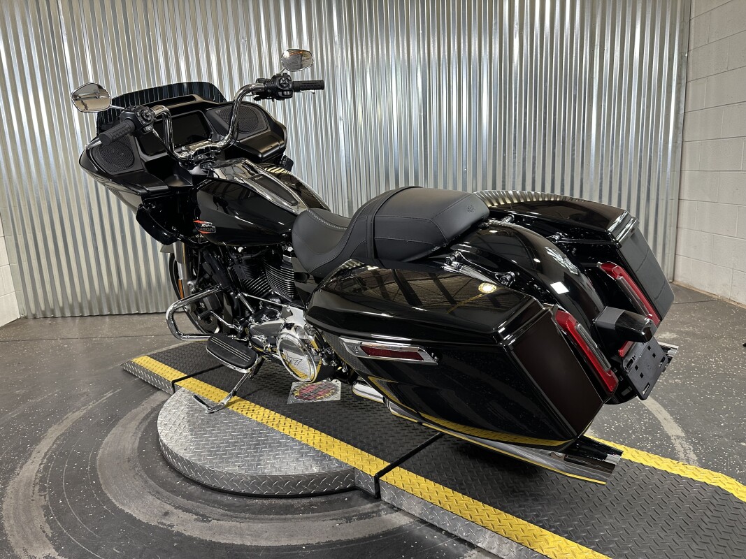2025 Harley-Davidson Road Glide Vivid Black - Photo 6