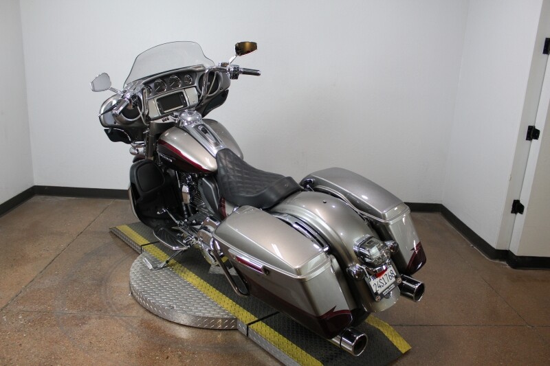 Harley-Davidson CVO Ultra Limited 2015 FLHTKSE 954731N PAL SLVR/MAROON W/ PINSTRIP - Photo 6