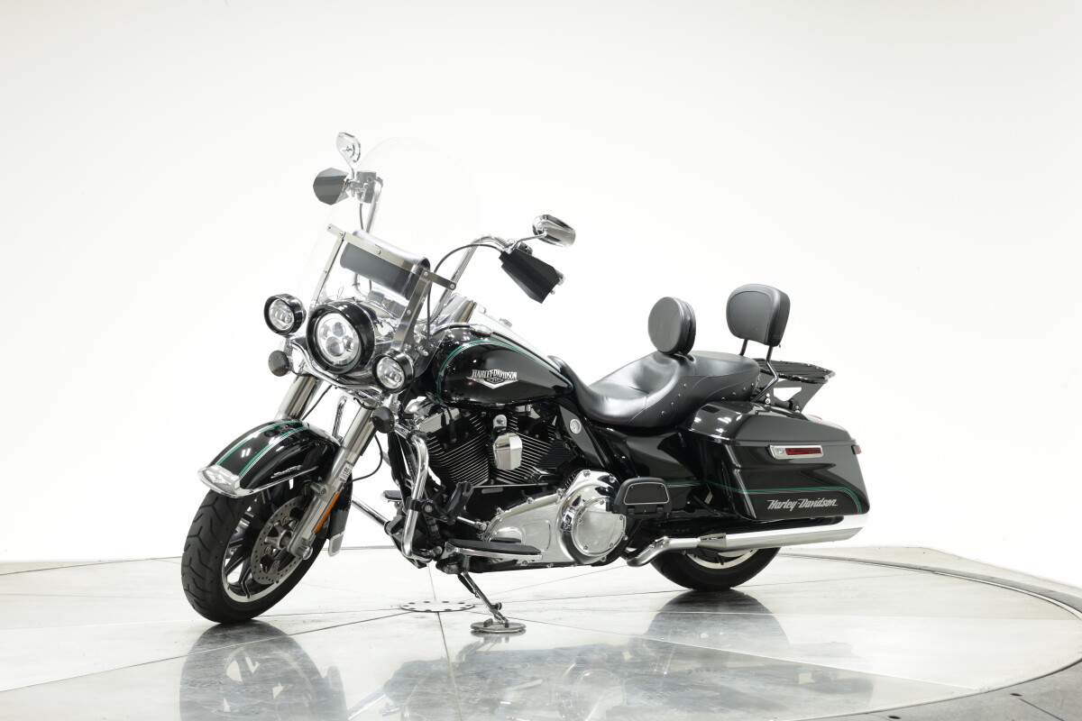 2014 HARLEY-DAVIDSON FLHR ROAD KING in Vivid Black with Pinstripe with 16,016 miles - Photo 8