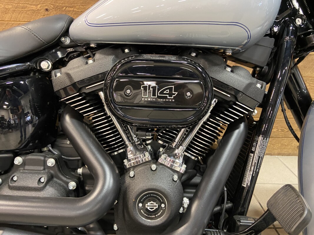 2024 Harley-Davidson Heritage Classic Atlas Silver Metallic - Black Finish FLHCS - Photo 4
