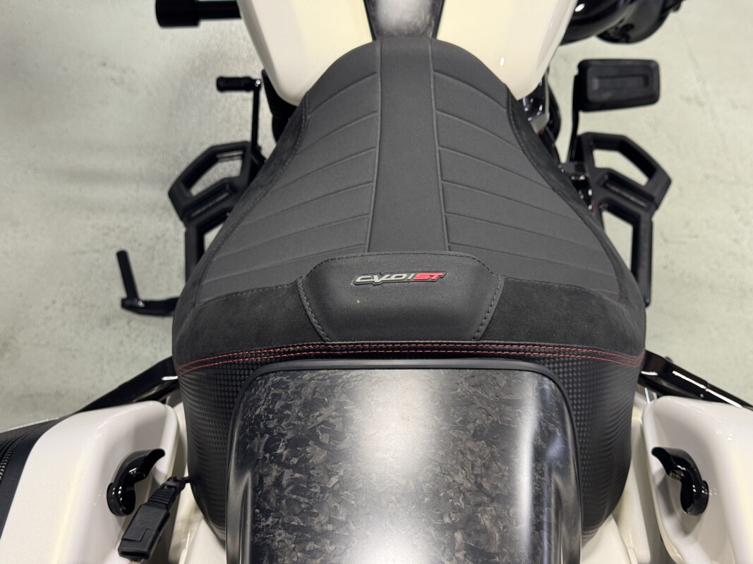 FLTRXSTSE 2024 CVO Road Glide ST - Photo 10