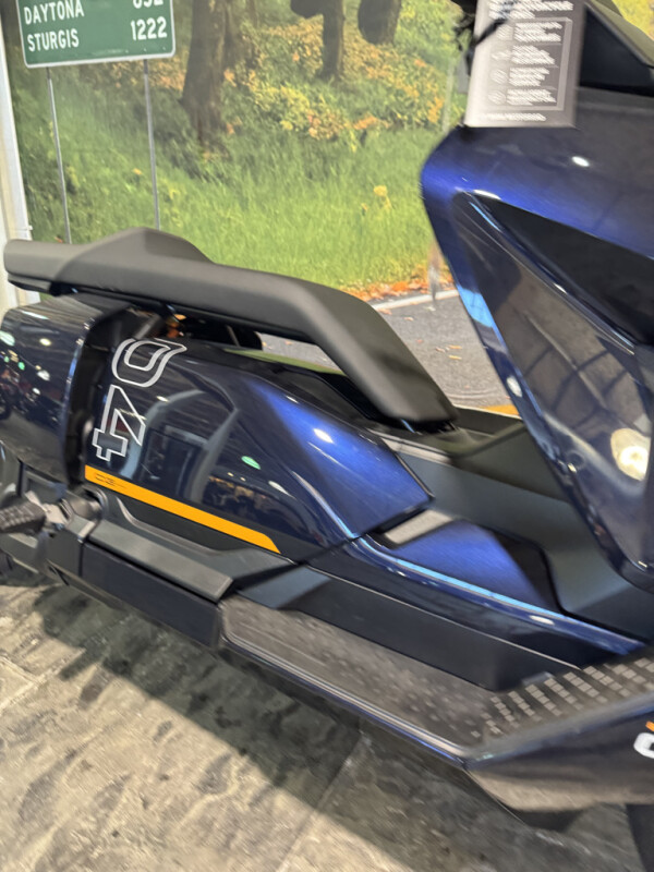 2024 BMW Motorrad CE 04 - Photo 4