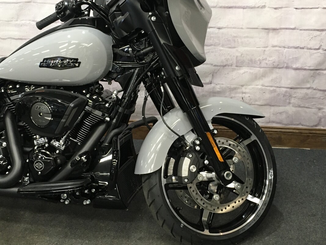 2025 Harley-Davidson Street Glide Billiard Gray - Black Finish FLHX - Photo 4