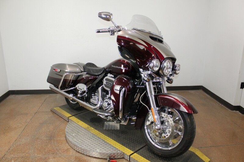 Harley-Davidson CVO Ultra Limited 2015 FLHTKSE 954731N PAL SLVR/MAROON W/ PINSTRIP - Photo 2